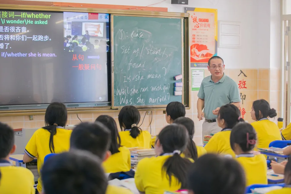 Sinh viên học tiếng Anh tại Lớp Học Tiếng Anh Và Luyện Chữ Thanh Nga